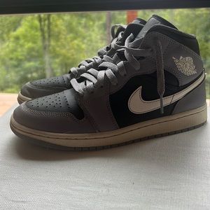 Jordan 1 Mid